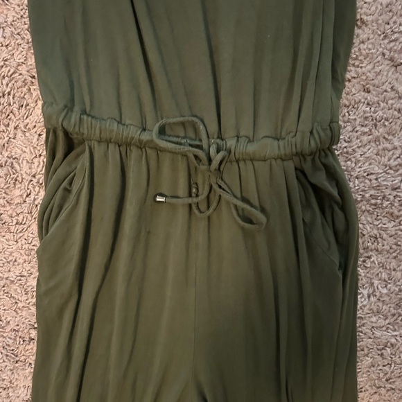Pink lily sleeveless women’s Army Green Jumpsuit/Romper medium - Picture 5 of 6